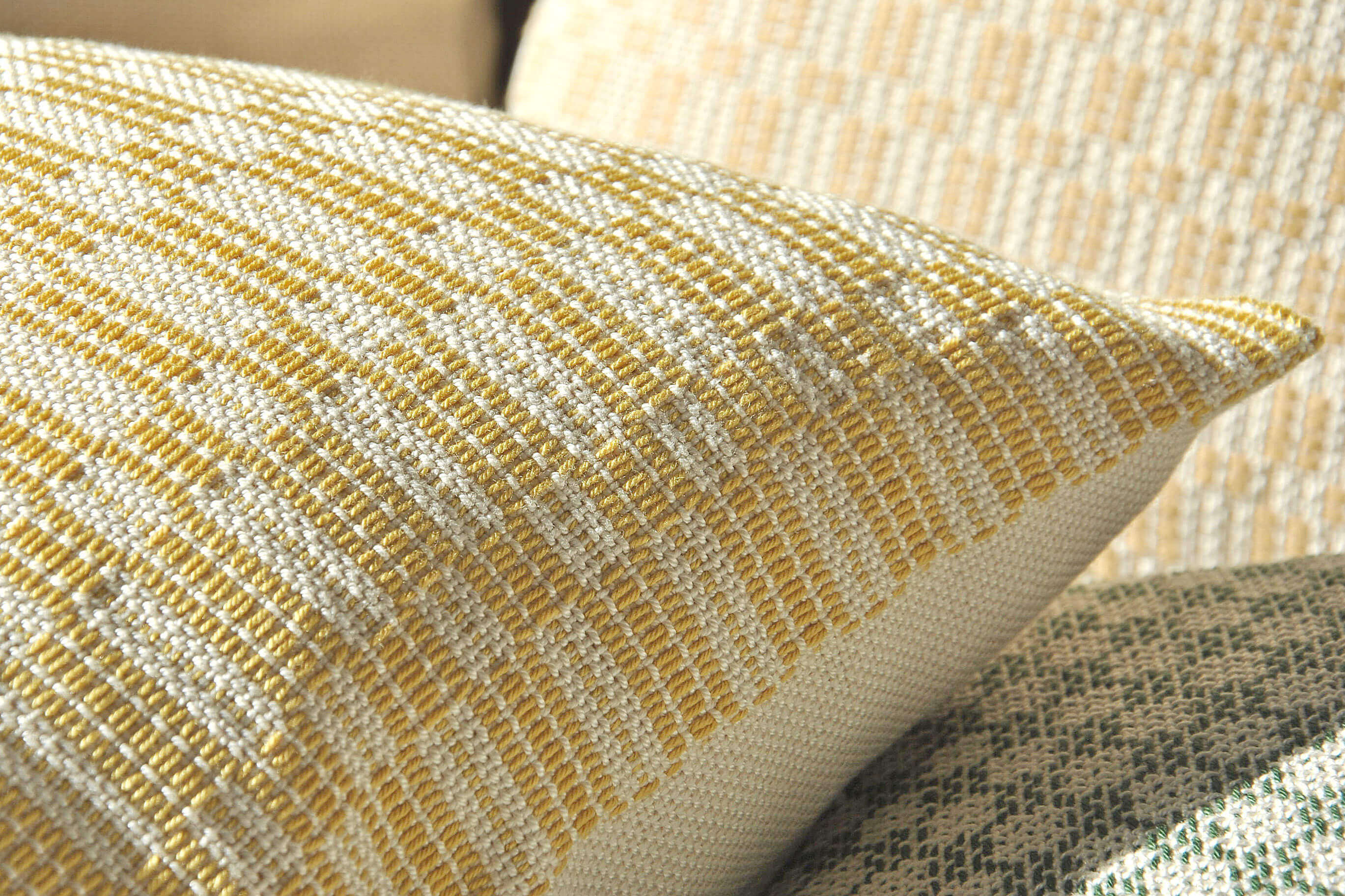 Rosamia - Textile brodé et tissé Coussins et tapis : Coussin Geometra Oro 