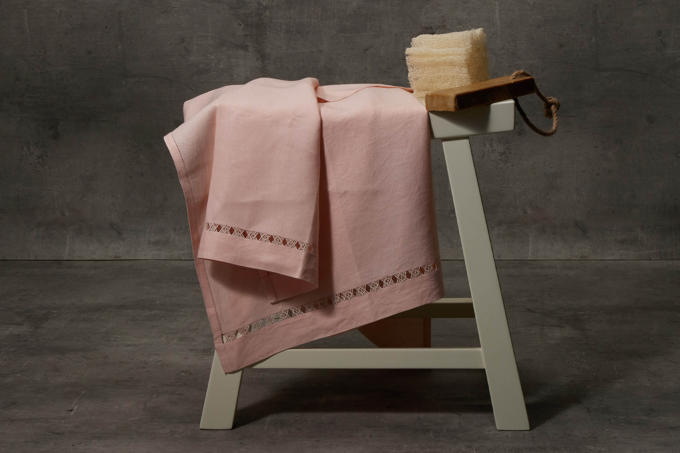 Rosamia - Textile brodé et tissé Linge de table et de bain : Serviettes de bain & drap berceau Cipria