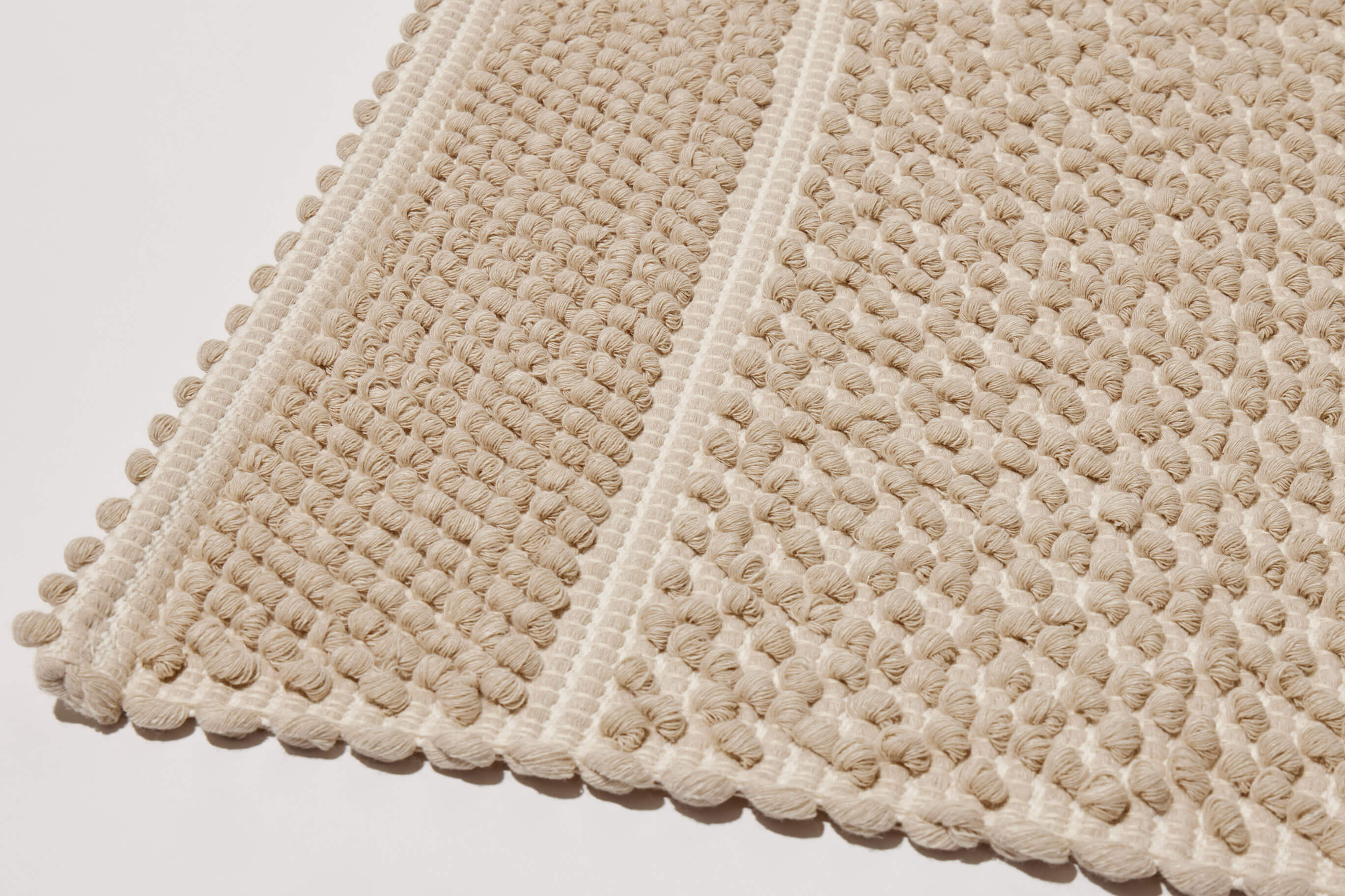 Rosamia - Textile brodé et tissé Coussins et tapis : Tapis Rombino Fango - 1